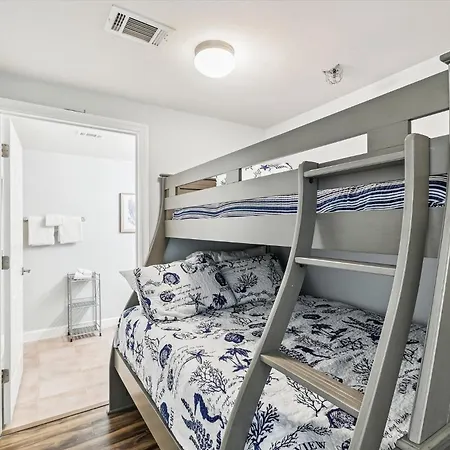 Shores Of Panama 630-1Bdbunks, Sleeps 6, Beach Front! Free Fun! Reserved Parking Space Condo